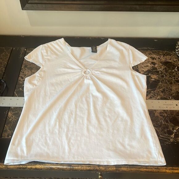 Keyhole Thick Stretch Tee!! - Picture 6 of 8